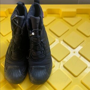 Black kids adidas  Quilted Winter Boots